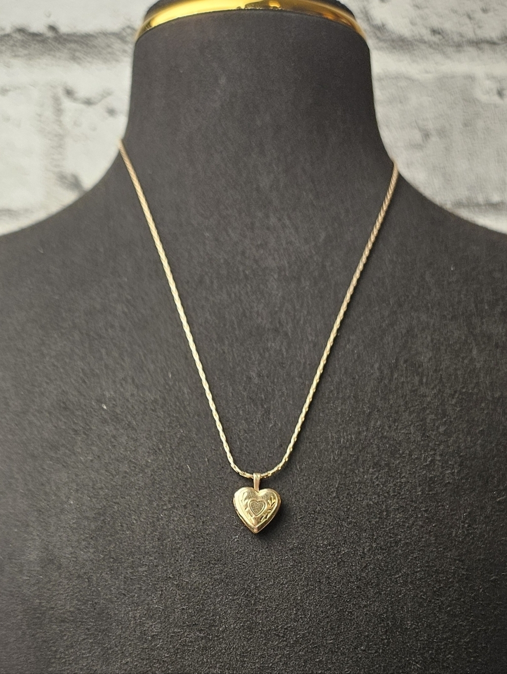 Vintage Gold Tone Heart Locket Necklace Engraved Dainty Romantic Pendant - Picture 2 of 6